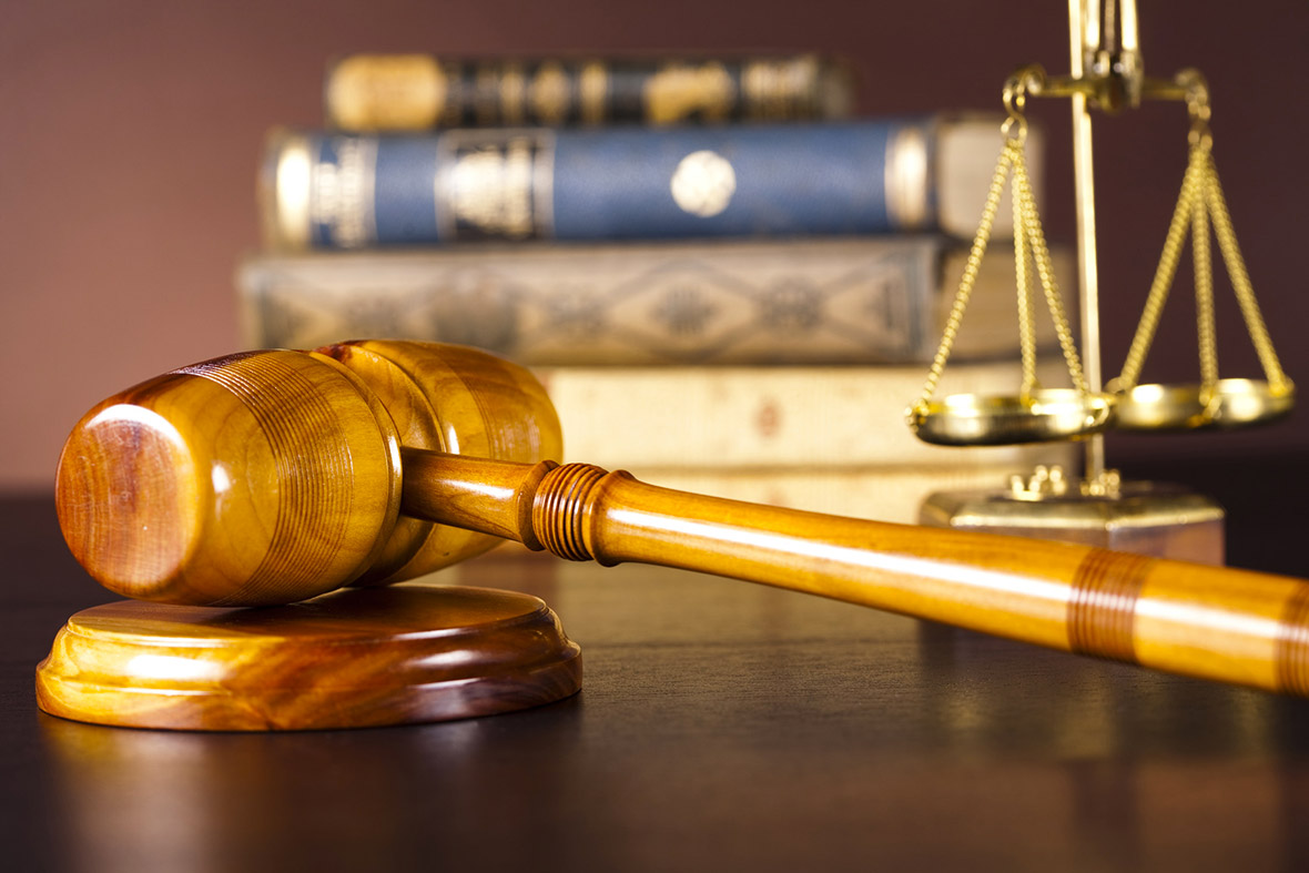 photodune-4385116-legal-gavel-on-a-law-book–m